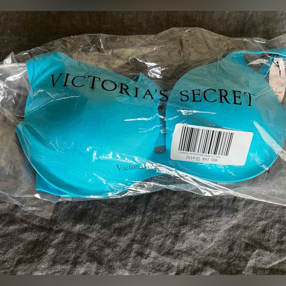 COPY - NWT and original packaging Victoria Secret bra size 38B